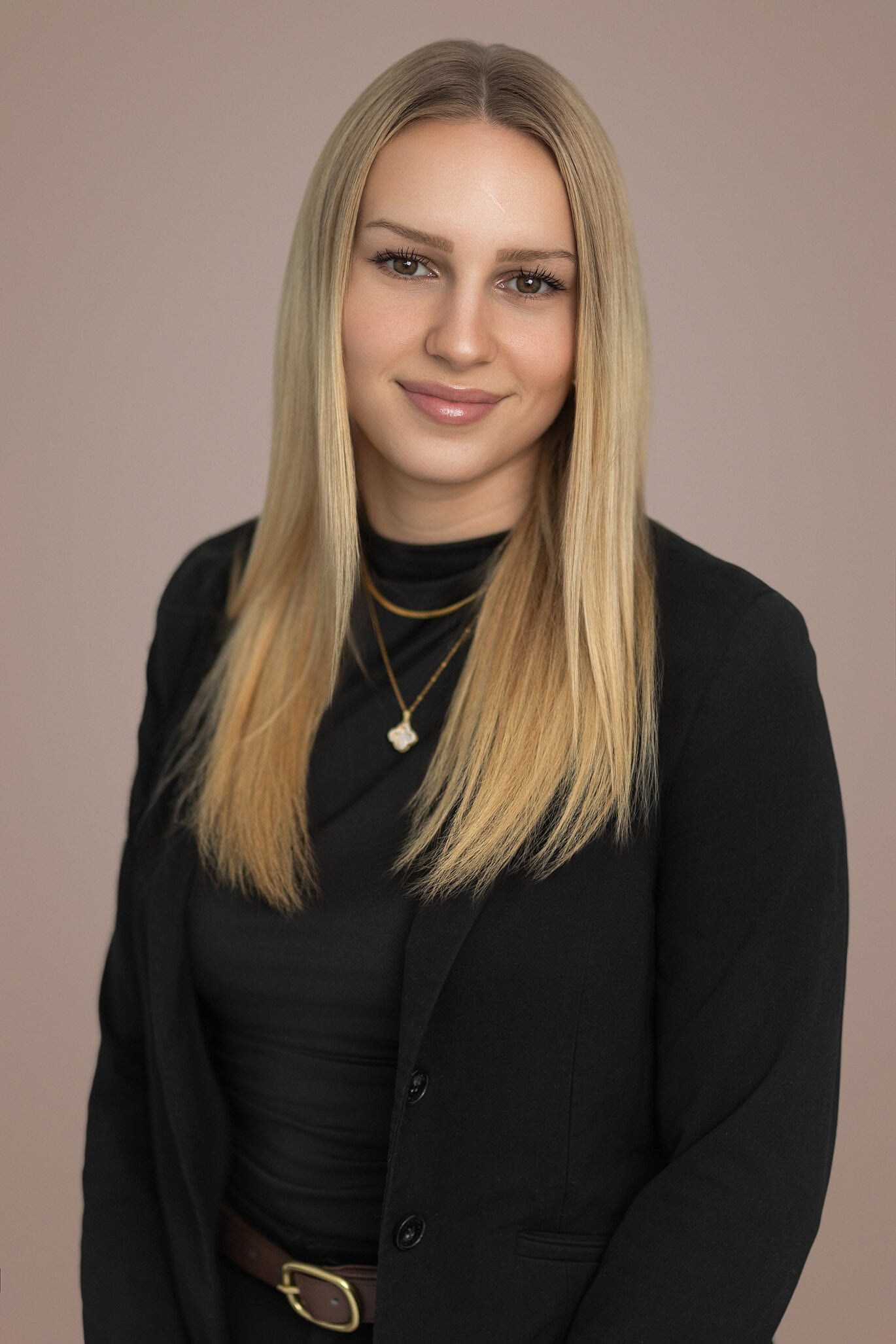 Paula_Business-Portrait-002-Final